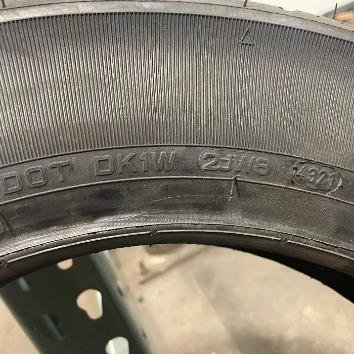Scratch & Dent - Dunlop D401 Rear Tire - 130/90B16